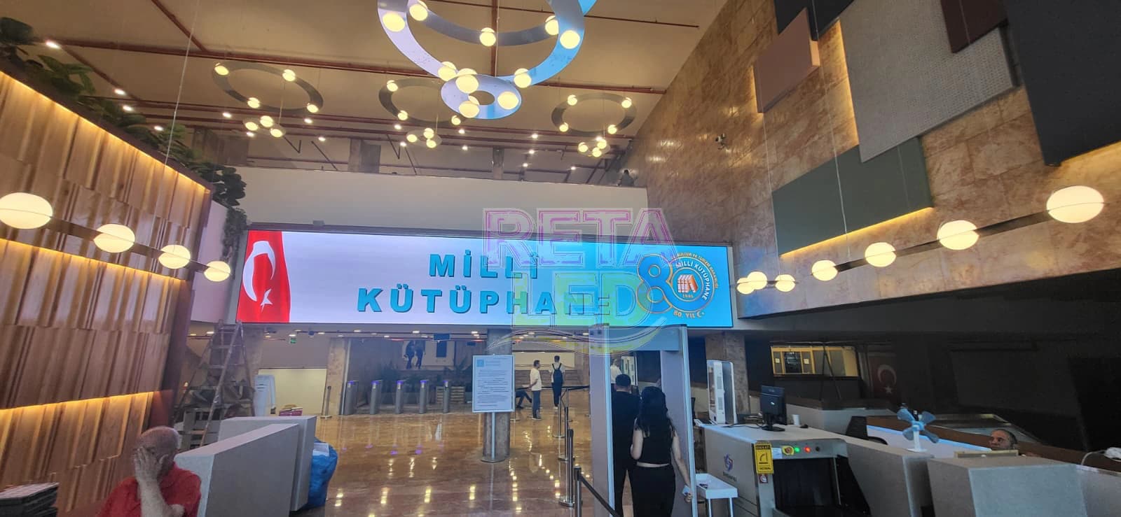 Milli Kütüphane giriş alanında tamamlanan P2.5 iç mekan LED ekran uygulaması