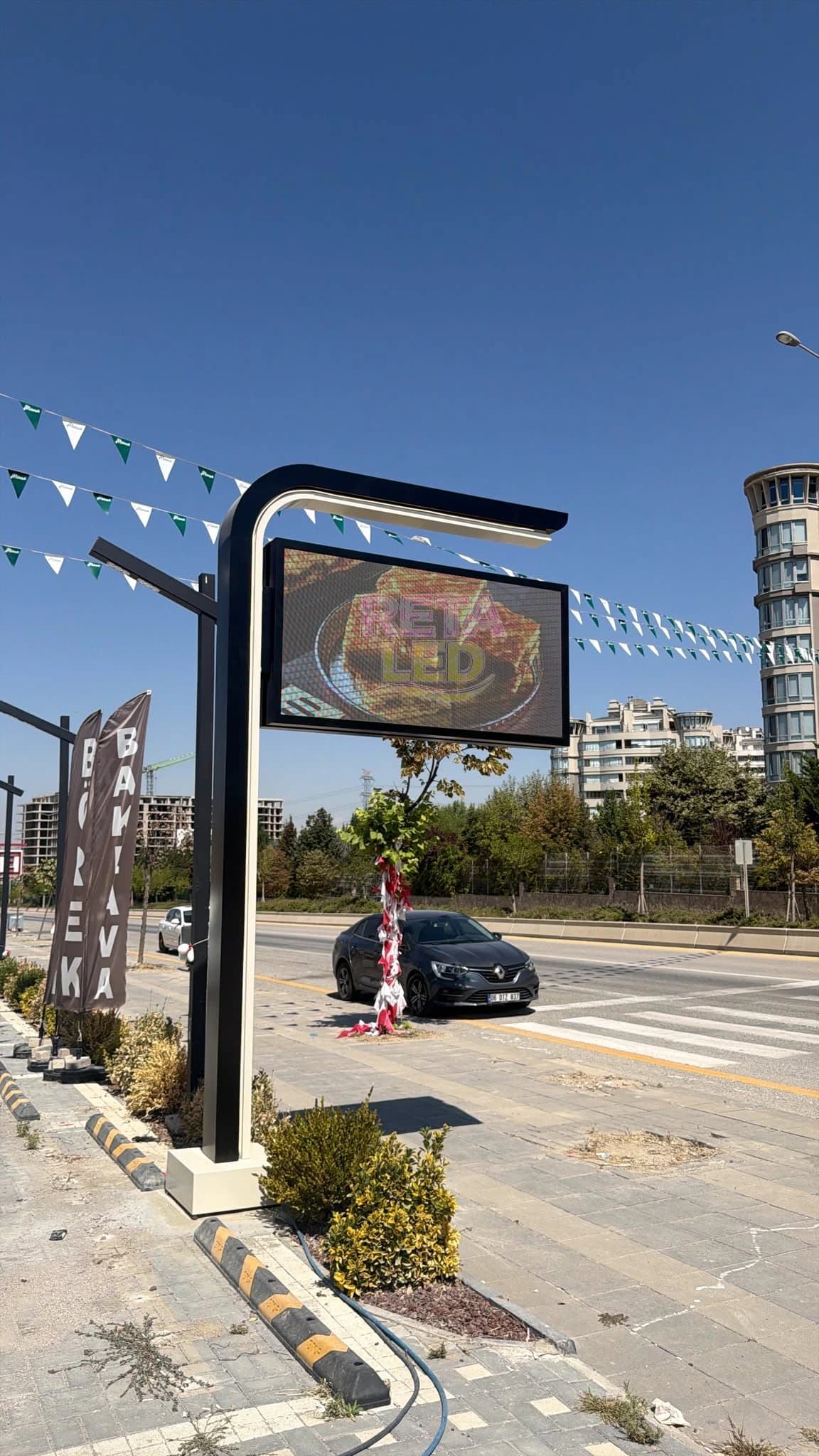 MisBaşak 96cm x 192cm P4 dış mekan çift yönlü totem LED ekran uygulaması