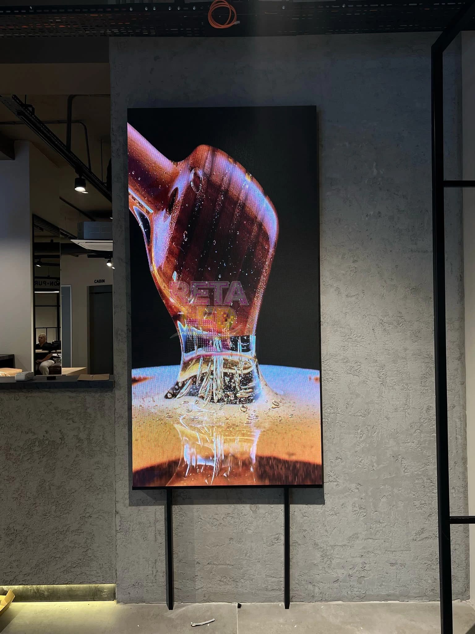 Nunatak 192cm x 96cm P2.5 iç mekan LED ekran yakın görünüm